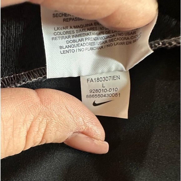 NIKE Men's Team Running
Jacket Full Zip Up - Standard
Fit black/gray Dri fit - Picture 9 of 9